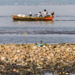 Pescadores tiram 46 toneladas de lixo em baías de Guanabara e Sepetiba