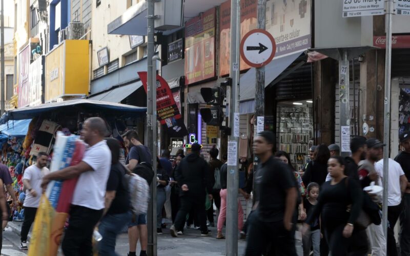 Pirataria é fiscalizada e combatida, dizem lojistas da 25 de Março