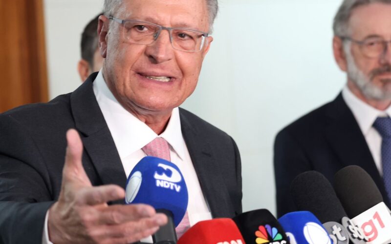 Pix é modelo, e problema real está em tarifas dos EUA, diz Alckmin