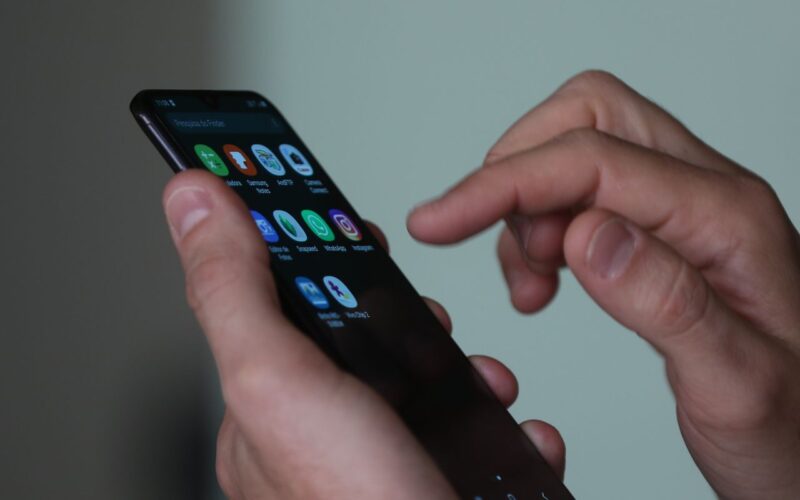 Polícia Civil do Rio devolve 1,4 mil celulares a proprietários