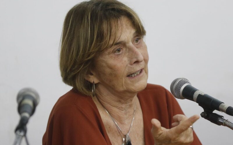 Política brasileira não enxerga ciência como solução, diz pesquisadora