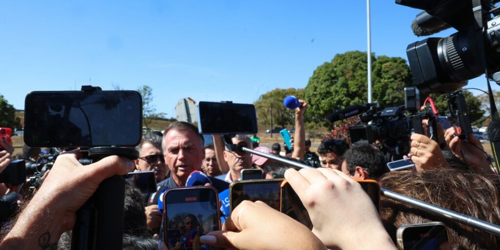 Políticos repercutem operação policial contra Bolsonaro