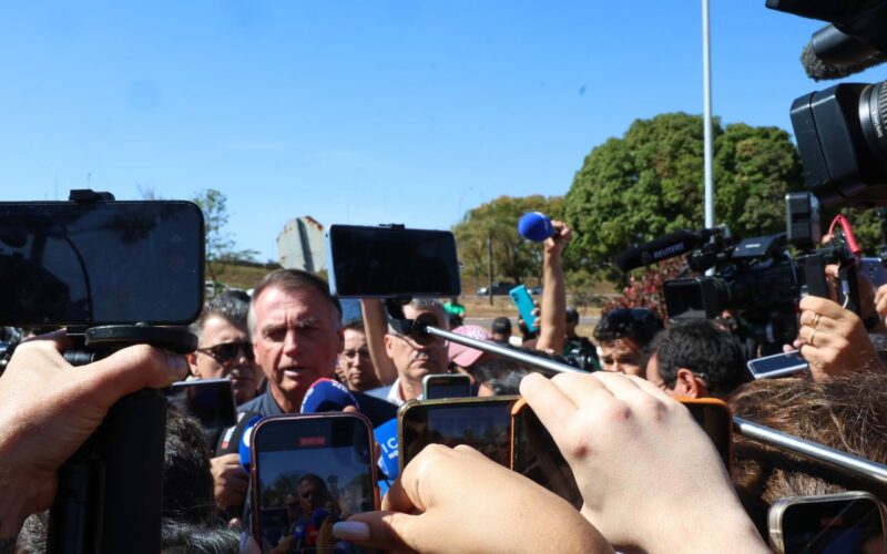 Políticos repercutem operação policial contra Bolsonaro