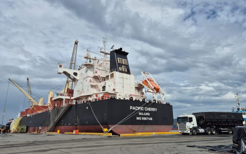 Porto de São Francisco mantém ritmo de alta na movimentação de cargas