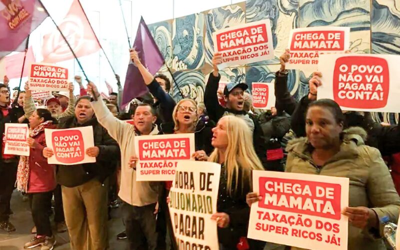 Povo sem medo e MTST fazem ato pela taxação de bilionários