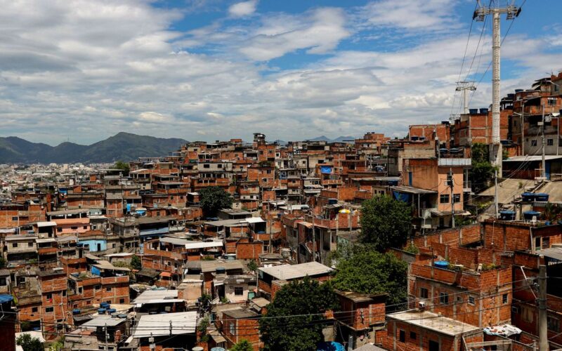 Praça musical no Complexo do Alemão visa promover a cultura periférica