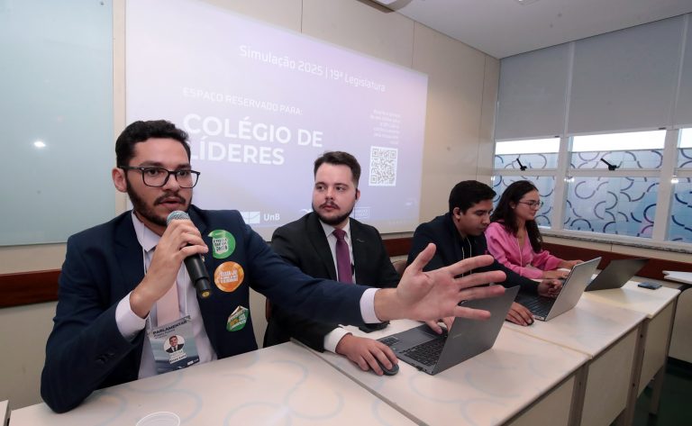 Projeto Politeia, experiência prática de universitários como deputados, termina nesta sexta-feira - Notícias