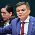 Projeto torna obrigatória autorização judicial prévia para menor atuar como influenciador digital – Notícias