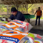 Proteção e Defesa Civil entrega mais de mil cestas básicas para a comunidade indígena de José Boiteux
