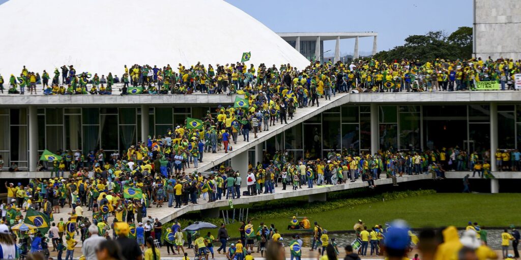 STF condena réu que furtou bola autografada por Neymar no 8/01