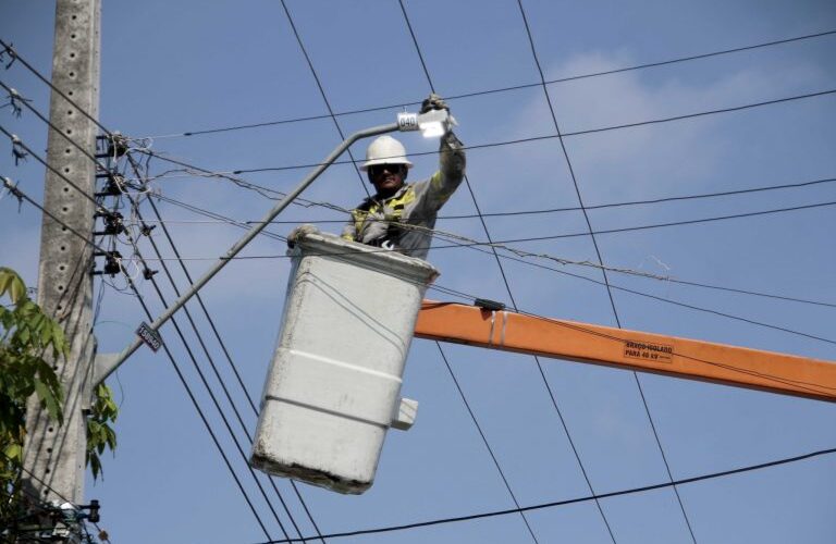 Sancionada lei que aumenta pena para roubo e furto de cabos elétricos e de telefonia - Notícias