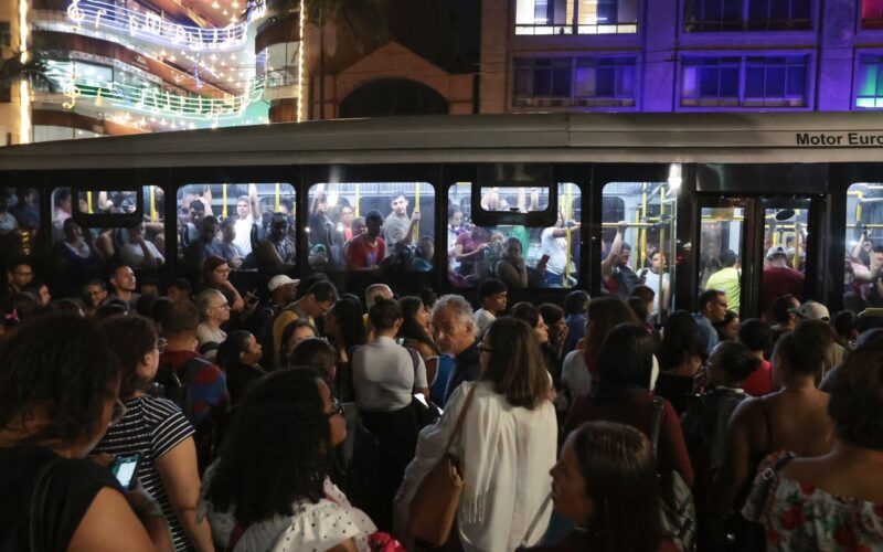 São Paulo e Baixada Santista registram 600 ataques a ônibus