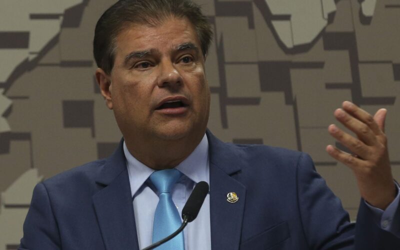 Senadores brasileiros buscam diálogo sobre tarifas impostas por Trump