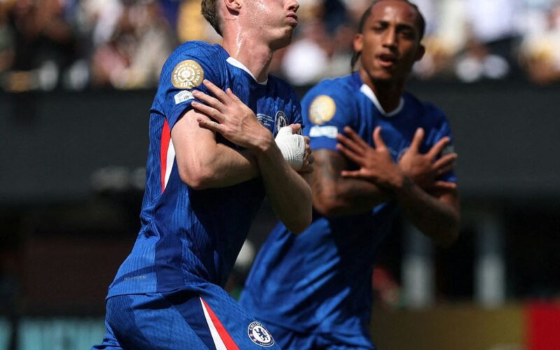 Sob a batuta de Palmer, Chelsea derrota PSG para conquistar o mundo