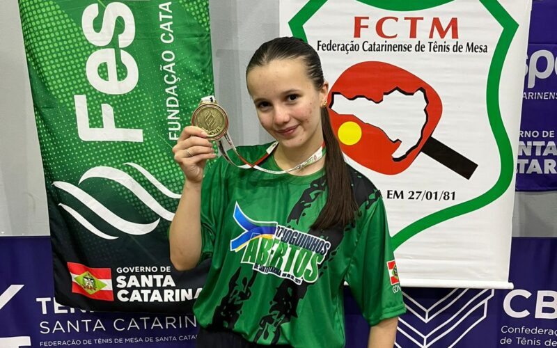 Talento do tênis de mesa de Rio do Sul celebra título em casa nos Joguinhos Abertos de Santa Catarina