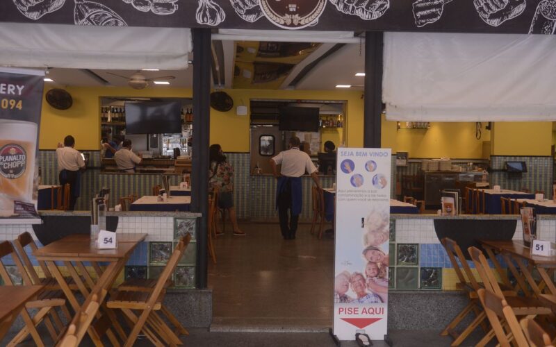 Tarifaço dos EUA pode encarecer alimentação em bares e restaurantes