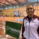 Técnica da equipe de vôlei de colégio de Lages relembra tempos de estudante na instituição