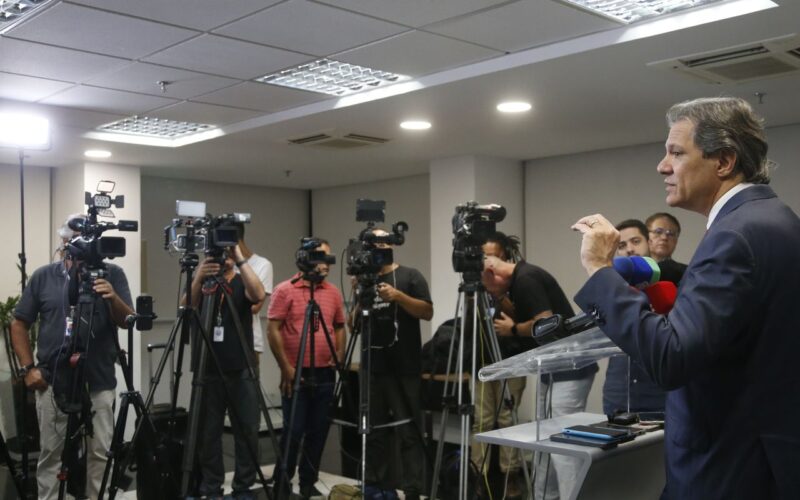 Tesouro dos EUA procura Haddad para agendar reunião sobre tarifaço