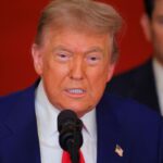 Trump assina tarifa de 50% e considera Brasil ameaça aos EUA