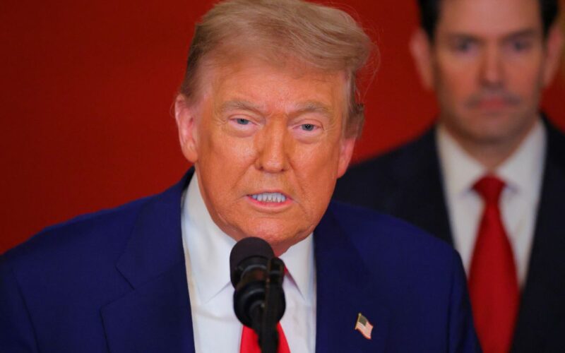 Trump assina tarifa de 50% e considera Brasil ameaça aos EUA