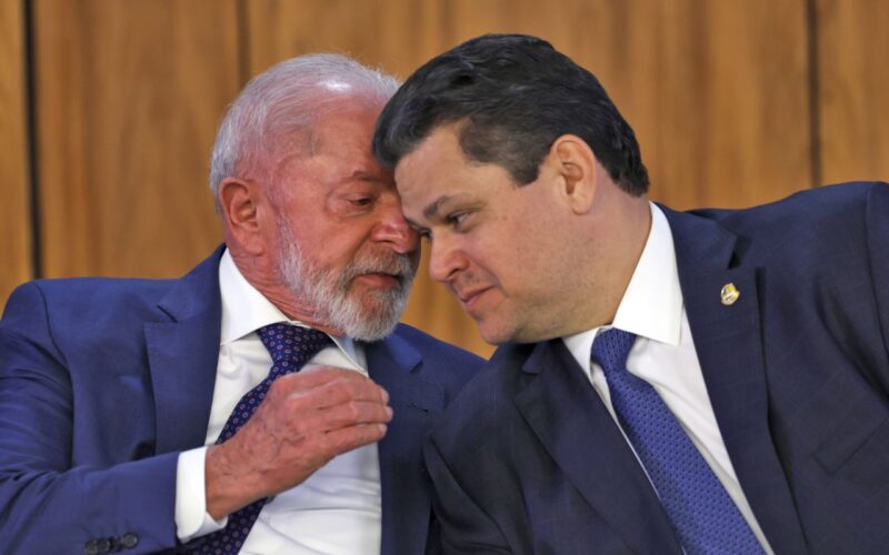 A bola está com o Congresso, diz Lula sobre pacote contra tarifaço