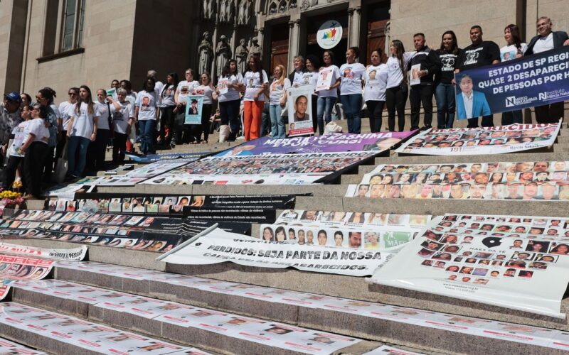 Ato em SP lança movimento de famílias em busca de desaparecidos
