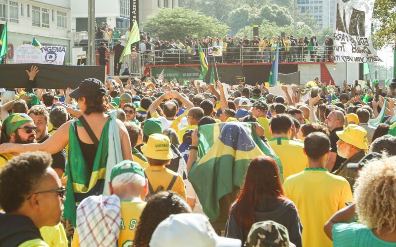 Ato em São Paulo pede anistia a Bolsonaro e exalta Trump