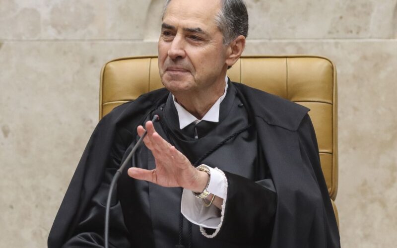 Barroso diz que atuação de Moraes evitou grave erosão democrática