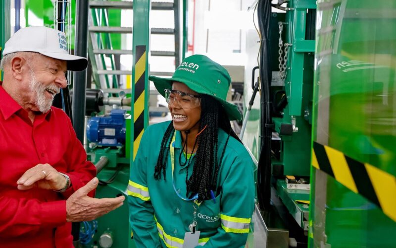 Biocombustível de macaúba mudará vida de agricultores em MG, diz Lula