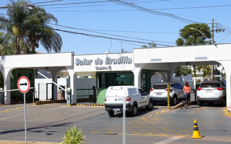 Bolsonaro deixa prisão domiciliar e vai a hospital para exames médicos