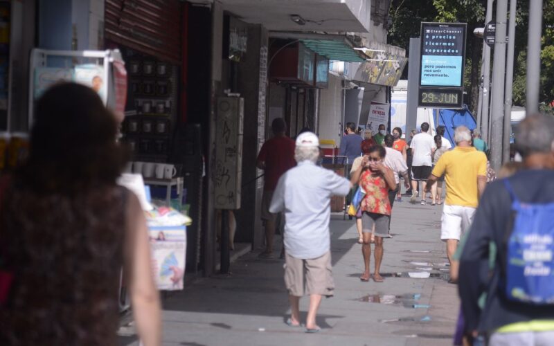 Brasil abre 129,8 mil postos formais de trabalho em julho