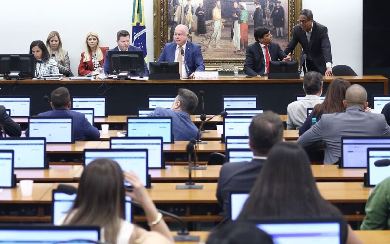 CCJ aprova aumento de pena para aliciamento de crianças na internet