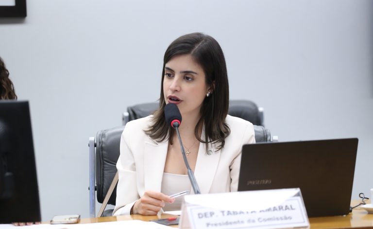 CCJ aprova prazo maior para avaliação de desempenho de bolsista em caso de maternidade - Notícias