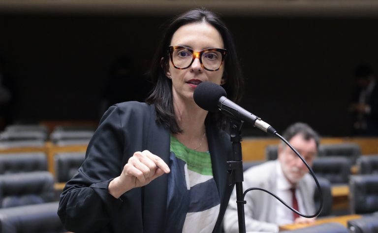 Câmara aprova projeto que cria a carteira nacional de docente - Notícias