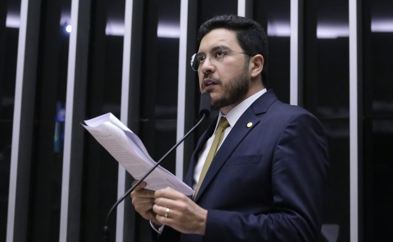 Câmara aprova projeto sobre proteção de crianças em ambientes digitais - Notícias