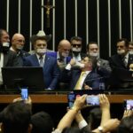 Câmara: base do governo chama ocupação do plenário de "chantagem"