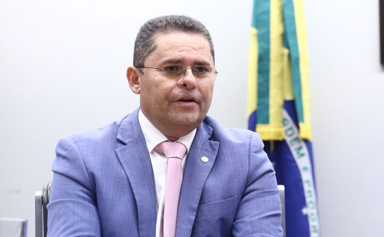 Comissão aprova compartilhamento de torres de telecomunicação em áreas urbanas populosas - Notícias