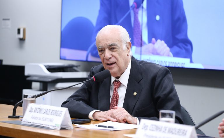 Comissão aprova grupos de acolhimento para pacientes e familiares em unidades do SUS - Notícias