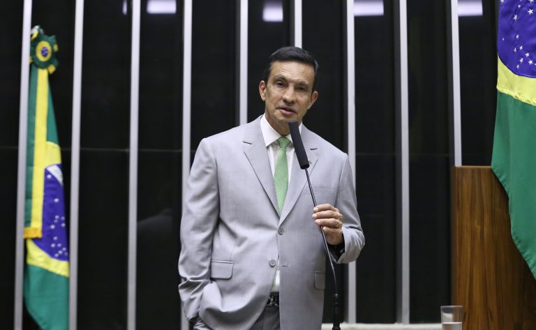 Comissão aprova inclusão de conteúdo sobre inteligência artificial na formação de educadores - Notícias