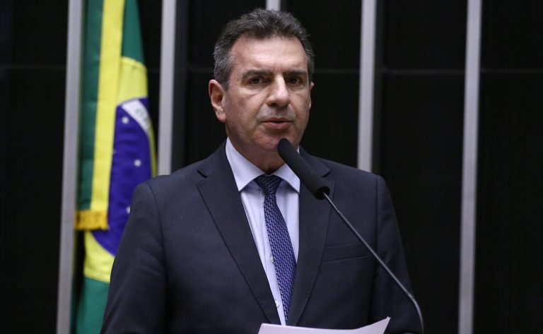 Comissão aprova permissão para motorista parar em qualquer local para passageiro com necessidade especial - Notícias