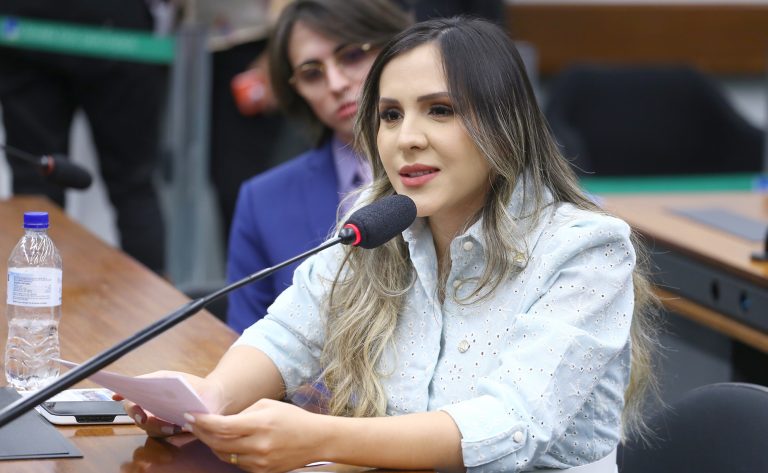 Comissão aprova prioridade a idosos nos tratamentos contra o câncer - Notícias