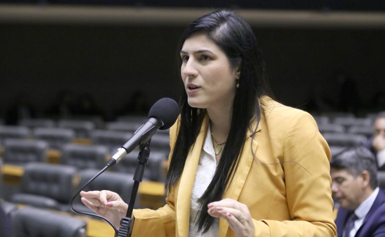 Comissão aprova prioridade para matrículas de crianças com deficiência em escolas públicas - Notícias