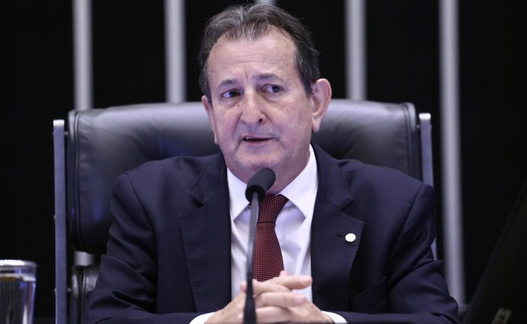 Comissão aprova proibição do uso de fipronil na pulverização de folhas de plantas - Notícias
