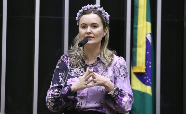 Comissão aprova projeto que deixa para estados decidirem sobre venda de bebida em estádios - Notícias