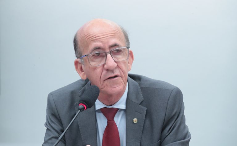 Comissão aprova projeto que isenta pessoas com mais de 75 anos do pagamento de imposto de renda e Previdência - Notícias