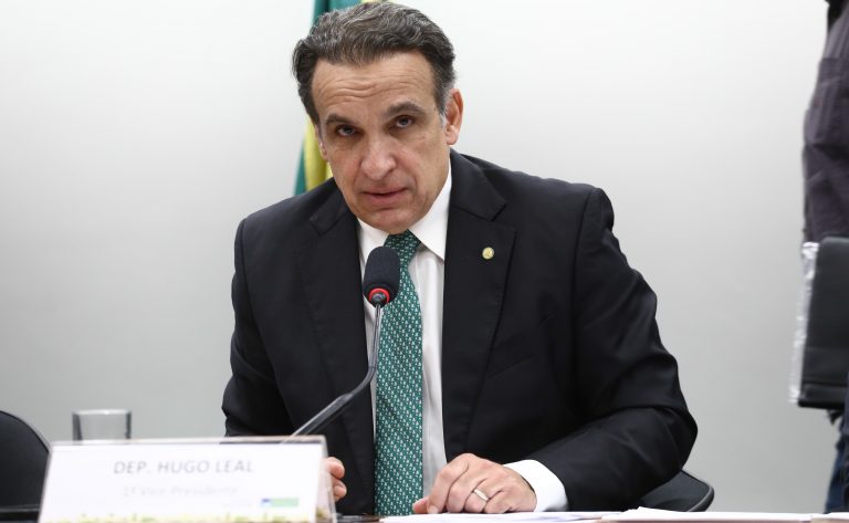 Comissão aprova projeto que prevê arquivamento de multa ao se comprovar existência de CNH - Notícias