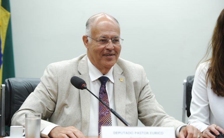Comissão aprova projeto que prevê o atendimento de filhos em delegacia especializada da mulher - Notícias
