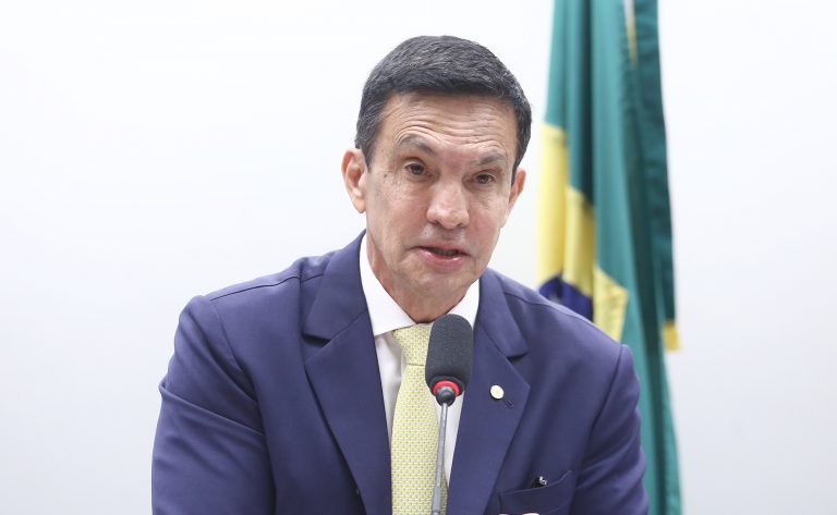Comissão aprova proposta para obrigar uso de audiodescrição em eventos do poder público - Notícias