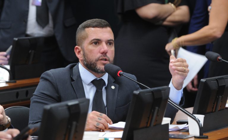 Comissão aprova publicidade obrigatória de ordem judicial que suspende conteúdo ou perfil de rede social - Notícias