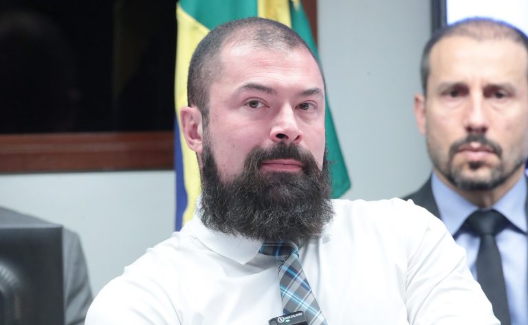 Comissão aprova punição mais rigorosa para organização criminosa que usar arma proibida - Notícias